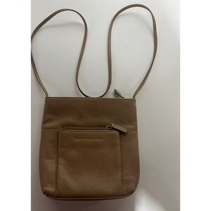 Shoulder‎ Carry Stone Mountain Tan Colored Purse With A Dark Liner